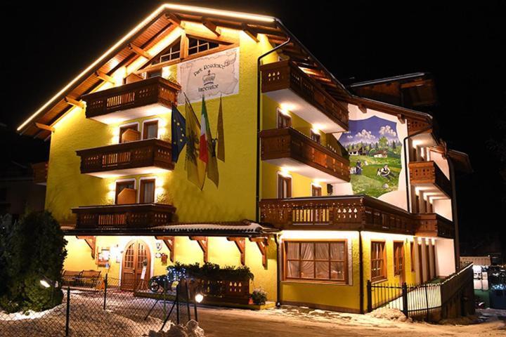 Park Residence Imperator Carisolo Bagian luar foto