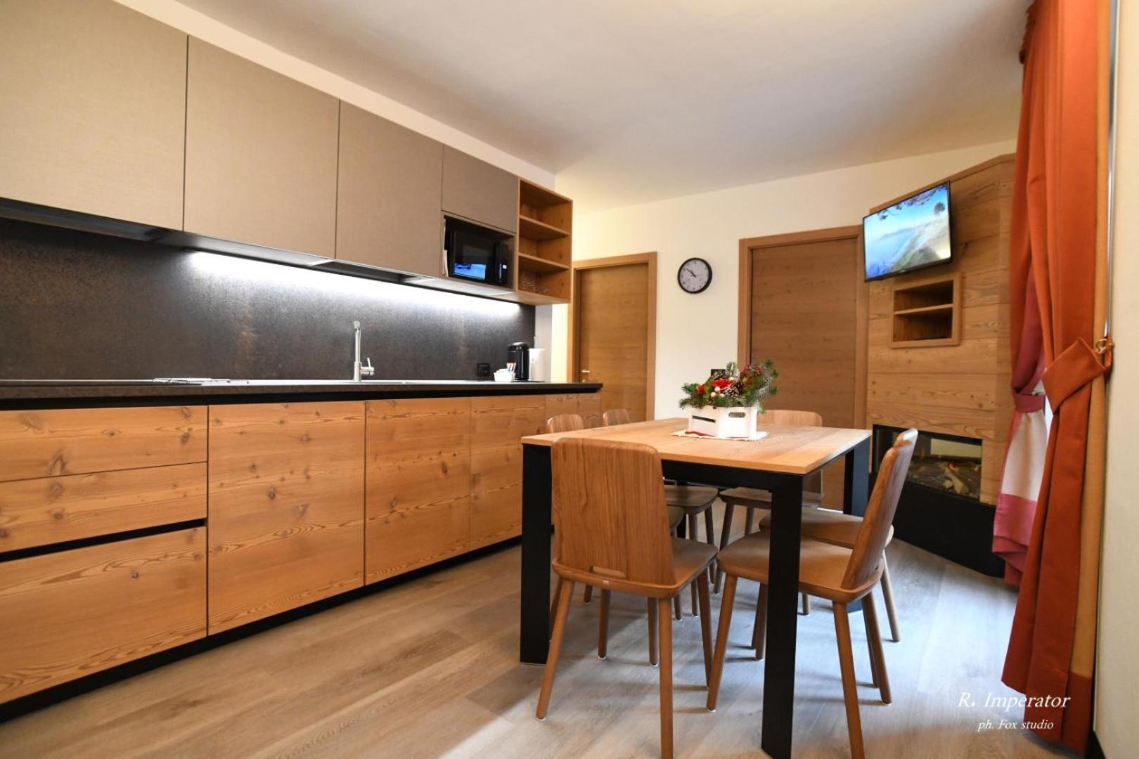 Park Residence Imperator Carisolo Bagian luar foto