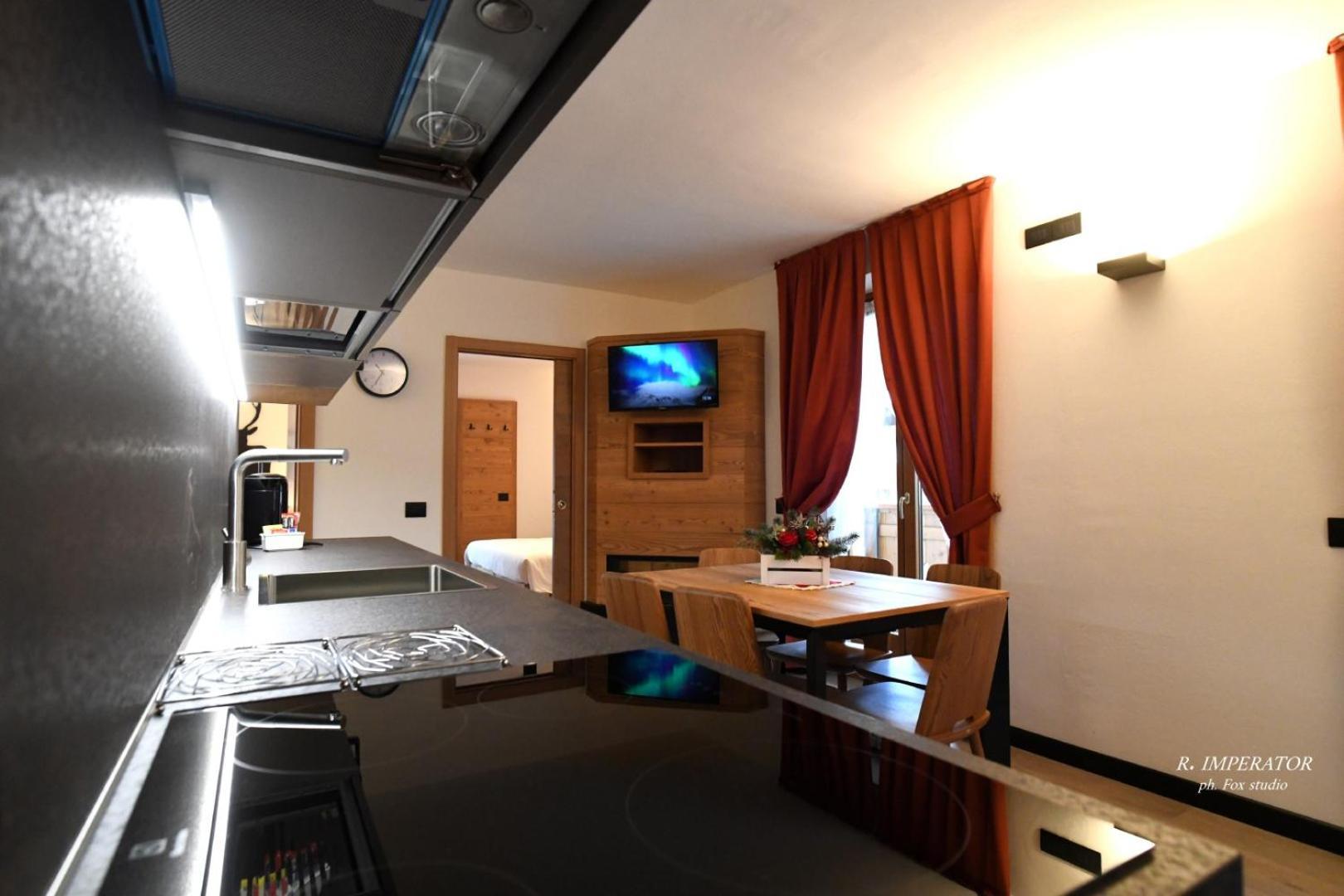 Park Residence Imperator Carisolo Bagian luar foto
