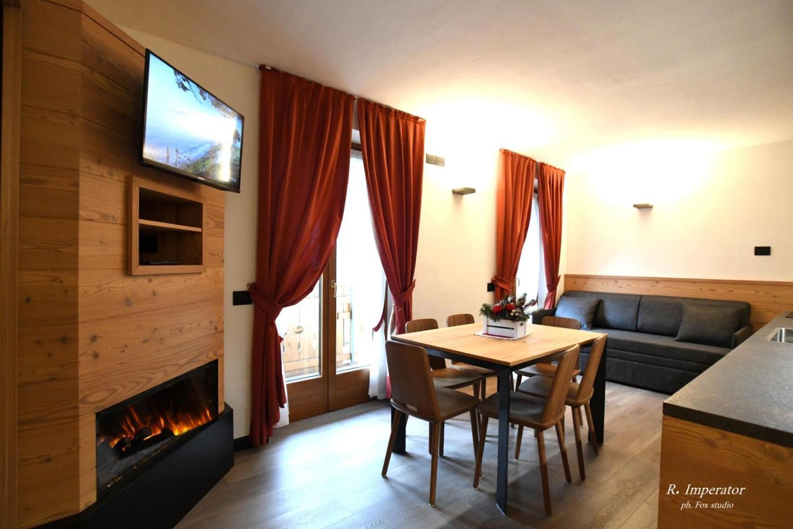 Park Residence Imperator Carisolo Bagian luar foto