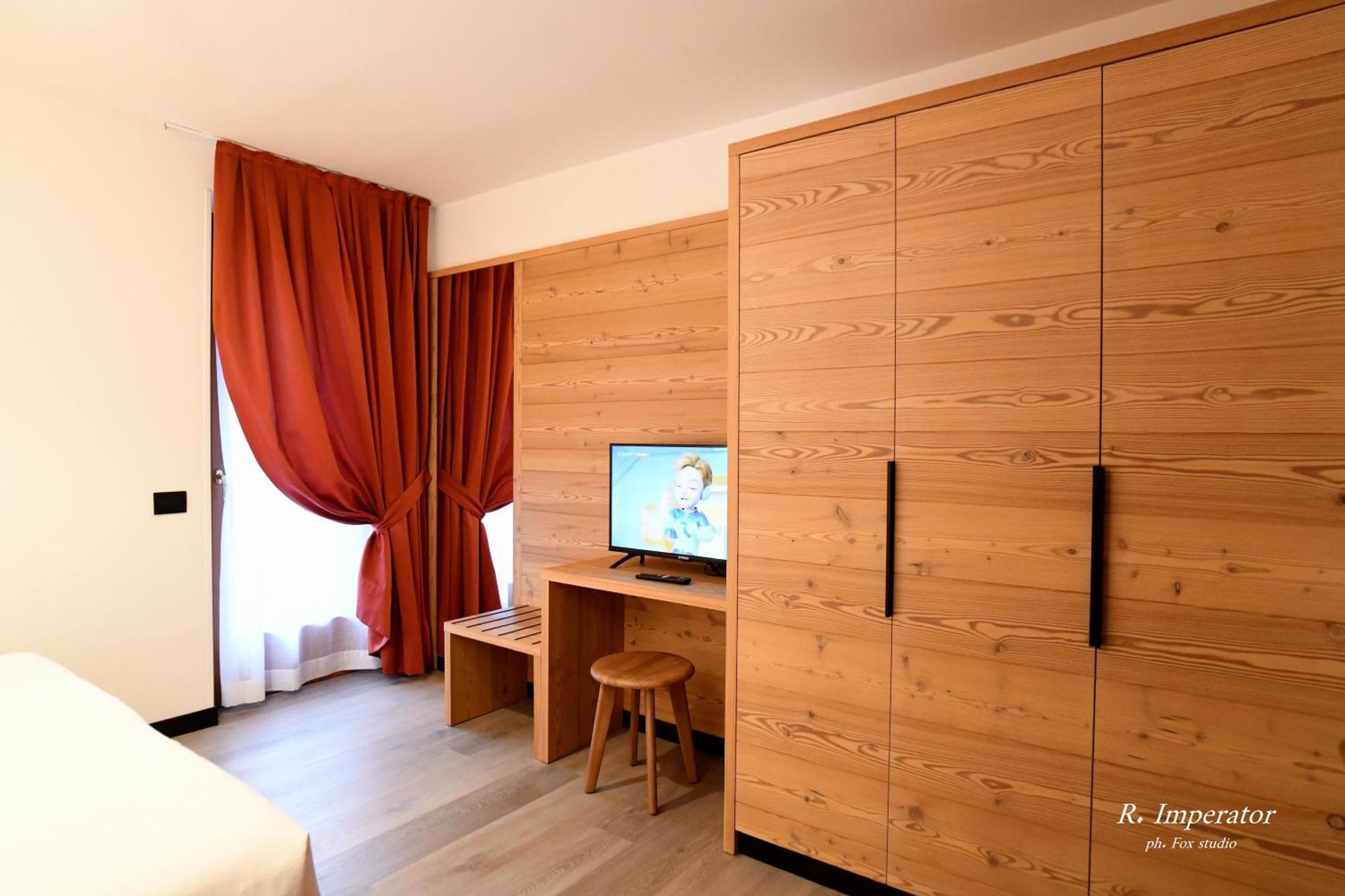 Park Residence Imperator Carisolo Bagian luar foto