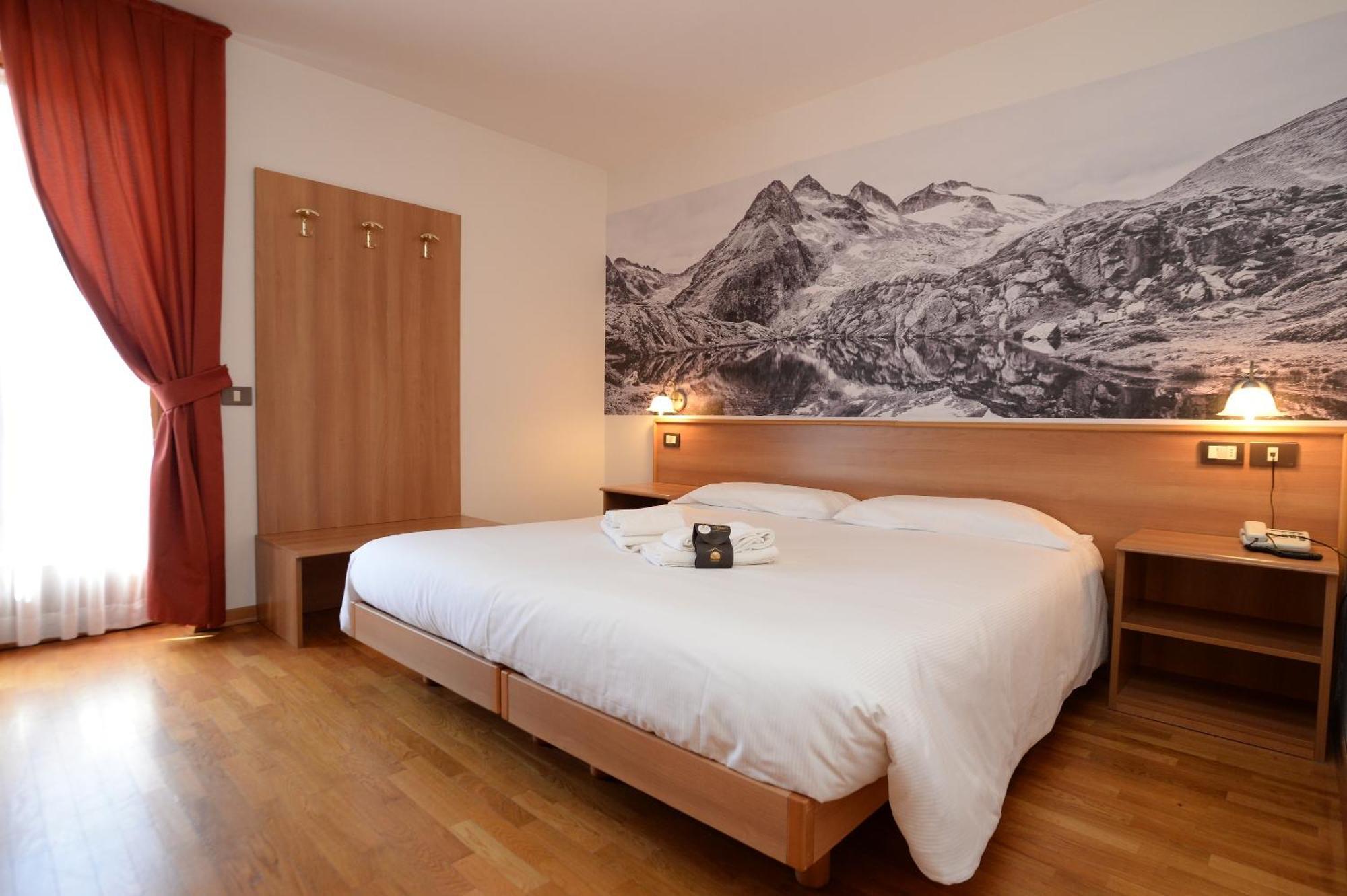 Park Residence Imperator Carisolo Bagian luar foto