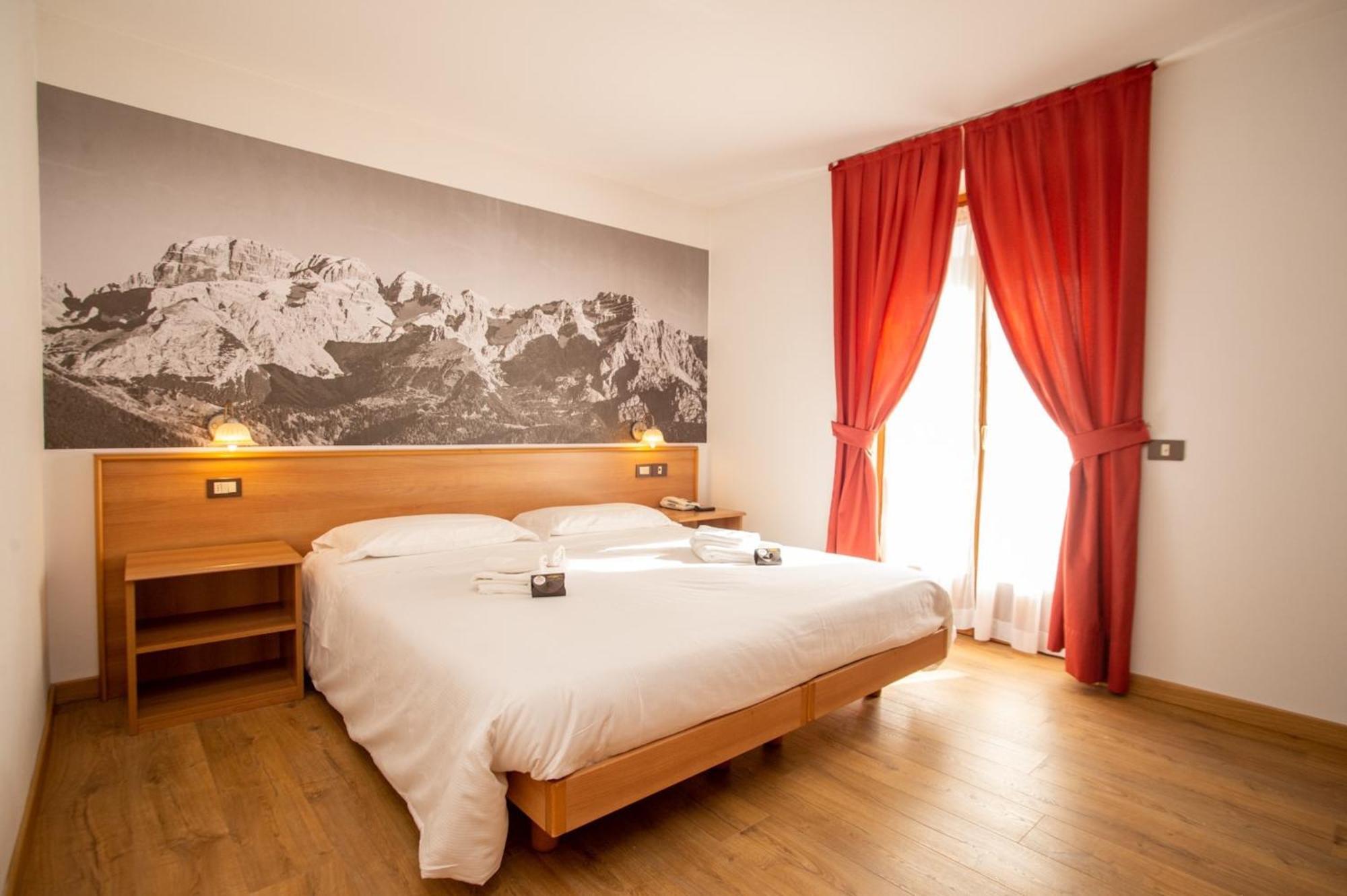 Park Residence Imperator Carisolo Bagian luar foto