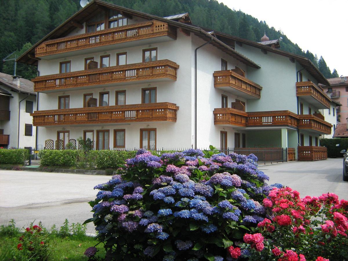 Park Residence Imperator Carisolo Bagian luar foto
