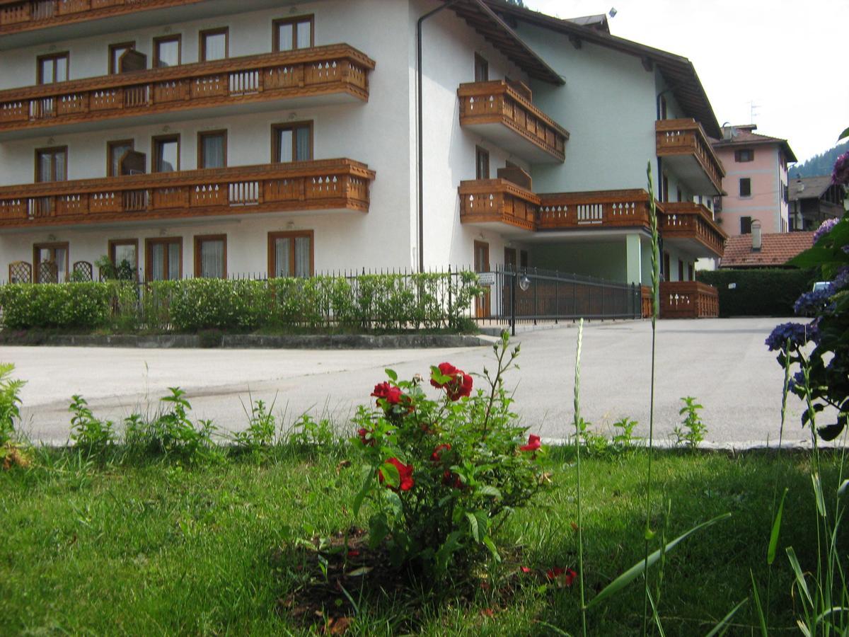Park Residence Imperator Carisolo Bagian luar foto